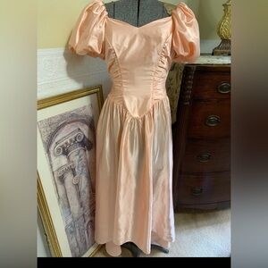 Vintage Peach Satin Dress Women’s Size 7/ 8 Exaggerated Bow In Back. (Read)